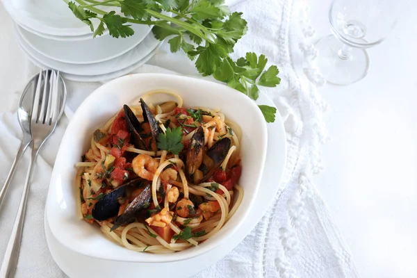 Tasty Spaghetti Seafood White Bowl Family Reunion Concept Italian Food — Stock Photo, Image