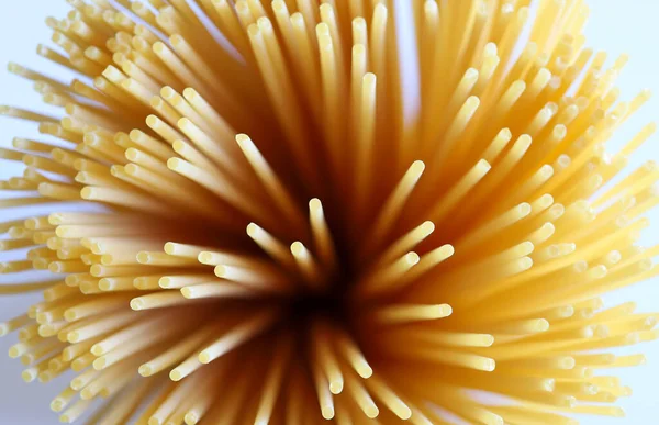 Концепція Їжі Традиційна Італійська Макарони Неприготована Паста Спагеті Ізольована Білому — стокове фото