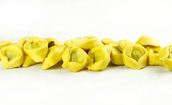 Comida Italiana Tortellini Caseiro Isolado Sobre Fundo Branco Massa Recheada — Fotografia de Stock