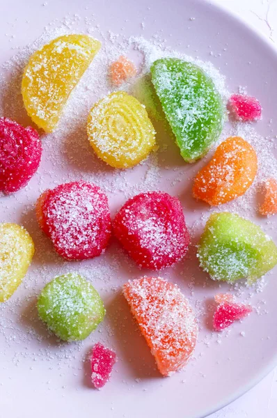 Kleurrijke Suiker Gecoate Roll Gelei Snoep Geïsoleerd Witte Achtergrond Jelly — Stockfoto