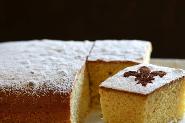 stock image Carnival cake, schiacciata fiorentina from Florence with orange flavor. Florentine lily on the cake sprinkled cocoa powder. Close-up.