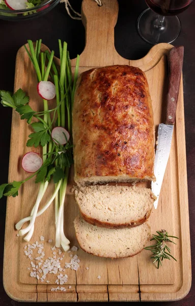 stock image Tasty homemade baked meatloaf and vegetable on wooden cutting board. Close-up. Overhead view.