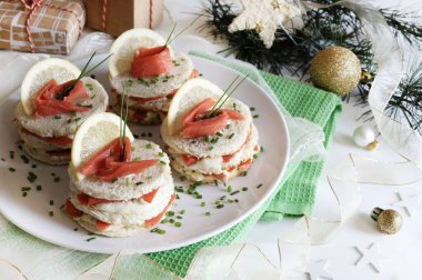 Krem peynirli ve füme somonlu sabunlar. Gurme aperatifleri. Noel süsleri. Noel ve tatil sezonu. 