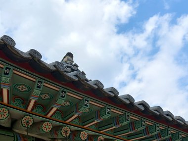 Hanok 'un sessiz gölgeleri ve doğal dokuları seni huzur ve nostalji alanına davet ediyor..