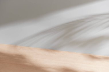 Minimum Yaşam Alanında Sabah Işığı ve Doğal Gölgeler.