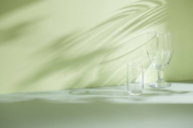 Minimum Yaşam Alanında Sabah Işığı ve Doğal Gölgeler.