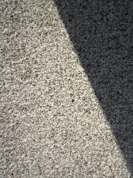 Soyut grunge gri arkaplan. Tasarım arka planı olarak kullanılabilecek zengin bir eski dokuya sahip bir duvar..