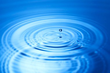 Sudan dökülen bir damla su.