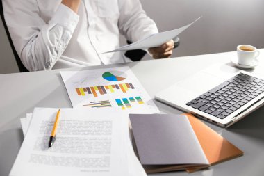 Modern Ofiste Veri Analizi, Dijital Araçlar ve Üretim Elementleri ile Profesyonel İş Akışı