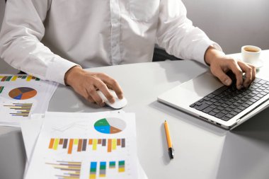 Modern Ofiste Veri Analizi, Dijital Araçlar ve Üretim Elementleri ile Profesyonel İş Akışı