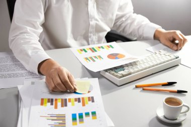 Modern Ofiste Veri Analizi, Dijital Araçlar ve Üretim Elementleri ile Profesyonel İş Akışı