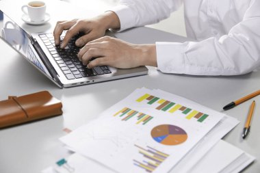 Modern Ofiste Veri Analizi, Dijital Araçlar ve Üretim Elementleri ile Profesyonel İş Akışı