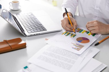 Modern Ofiste Veri Analizi, Dijital Araçlar ve Üretim Elementleri ile Profesyonel İş Akışı