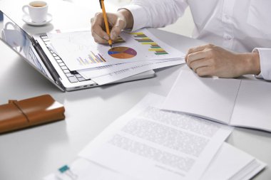 Modern Ofiste Veri Analizi, Dijital Araçlar ve Üretim Elementleri ile Profesyonel İş Akışı