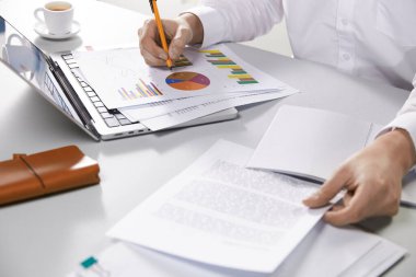 Modern Ofiste Veri Analizi, Dijital Araçlar ve Üretim Elementleri ile Profesyonel İş Akışı