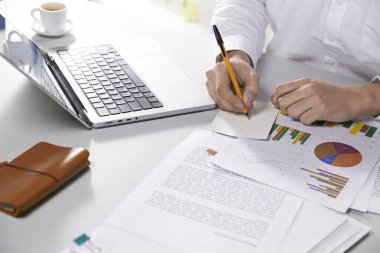 Modern Ofiste Veri Analizi, Dijital Araçlar ve Üretim Elementleri ile Profesyonel İş Akışı