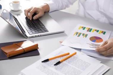 Modern Ofiste Veri Analizi, Dijital Araçlar ve Üretim Elementleri ile Profesyonel İş Akışı