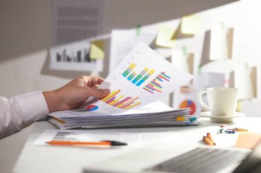 Modern Ofiste Veri Analizi, Dijital Araçlar ve Üretim Elementleri ile Profesyonel İş Akışı