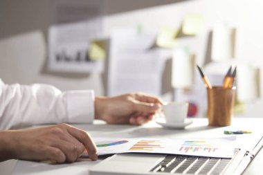 Modern Ofiste Veri Analizi, Dijital Araçlar ve Üretim Elementleri ile Profesyonel İş Akışı