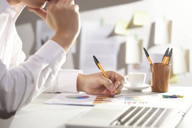 Modern Ofiste Veri Analizi, Dijital Araçlar ve Üretim Elementleri ile Profesyonel İş Akışı