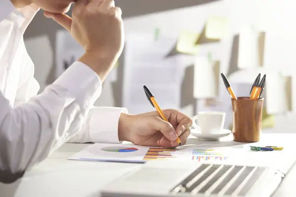 Modern Ofiste Veri Analizi, Dijital Araçlar ve Üretim Elementleri ile Profesyonel İş Akışı