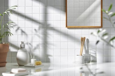 Beyaz seramik zemin üzerinde çeşitli nesneler ve sıcak güneş ışığı içinden geçiyor..