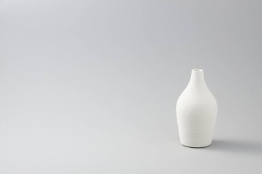 Matt beyaz vazo ev planterior için beyaz izole arkaplan