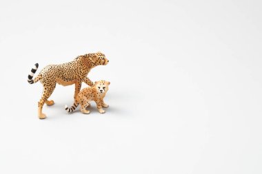 Beyaz arka planda vahşi hayvan minyatürleri