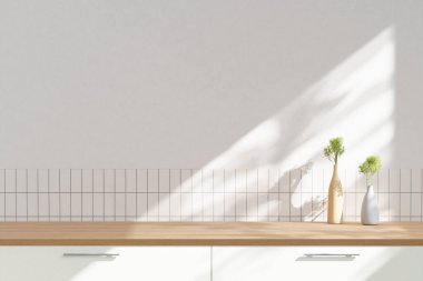 Vazolar, ağaçlar ve doğal ışıkla basit monoton arkaplan.