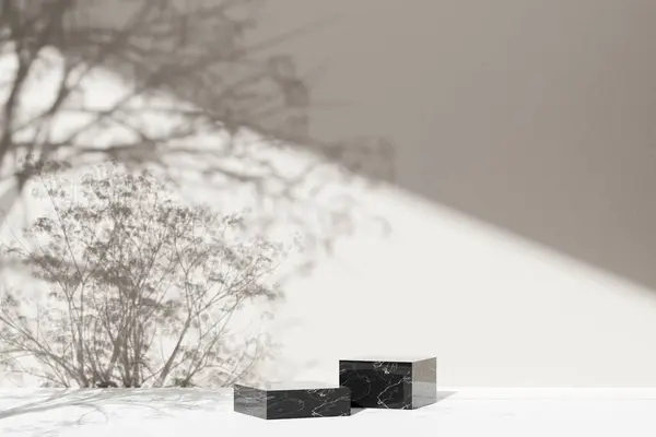 Vazolar, ağaçlar ve doğal ışıkla basit monoton arkaplan.