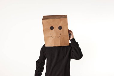 Maske takan kişinin çeşitli duyguları ve hareketleri..