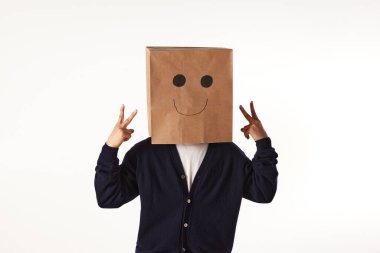 Maske takan kişinin çeşitli duyguları ve hareketleri..