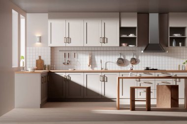 Parlak bej renkli bir mutfak. Pencereden içeri güneş ışığı giriyor..