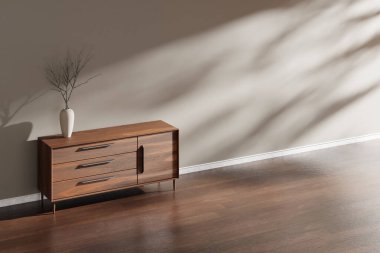 Ilık bir atmosferle iç içe. Parlak güneş ışığı altında sakin bir rahatlığın tadını çıkarabileceğiniz bir yer..