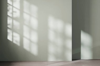 Ilık bir atmosferle iç içe. Parlak güneş ışığı altında sakin bir rahatlığın tadını çıkarabileceğiniz bir yer..