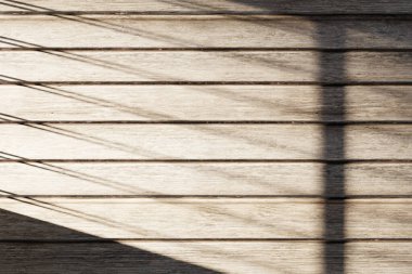 Güneş ışığı, ağaç gölgeleri, çeşitli dokular..