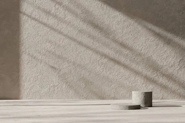 Tasarımlarında kullanabileceğin, gölgeleme açısından zengin bir arka plan. Dokulu duvarlar ve podyum, güneş ışığı altında..