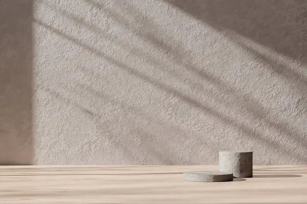 Tasarımlarında kullanabileceğin, gölgeleme açısından zengin bir arka plan. Dokulu duvarlar ve podyum, güneş ışığı altında..