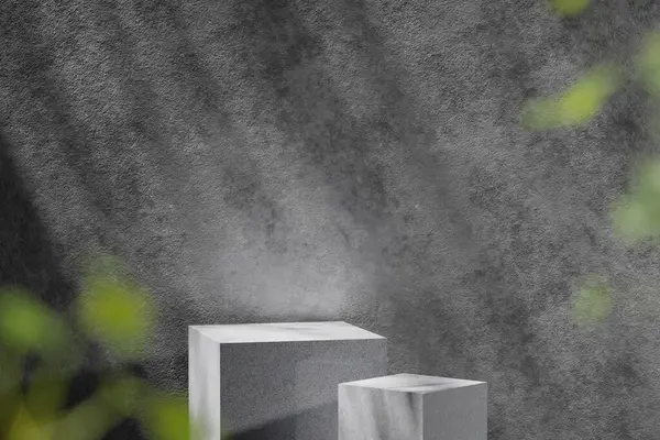 Tasarımlarında kullanabileceğin, gölgeleme açısından zengin bir arka plan. Dokulu duvarlar ve podyum, güneş ışığı altında..