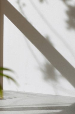 Somut desen arkaplanı. Pencereden süzülen doğal ışığın gölgeleri..