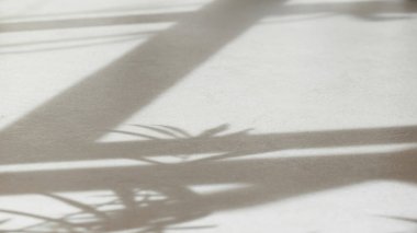 Somut desen arkaplanı. Pencereden süzülen doğal ışığın gölgeleri..