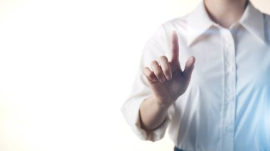 İş konsepti. Liderlik ve yenilikçi tavrı olan bir kadın liderin kendine güveni..