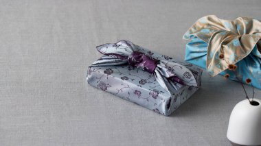 Kore bayramları ve yıldönümleri için yeniden kullanılabilir el yapımı bojagi hediye paketi.