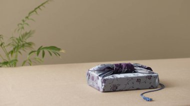 Kore bayramları ve yıldönümleri için yeniden kullanılabilir el yapımı bojagi hediye paketi.