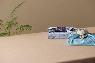 Kore bayramları ve yıldönümleri için yeniden kullanılabilir el yapımı bojagi hediye paketi.