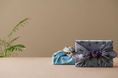 Kore bayramları ve yıldönümleri için yeniden kullanılabilir el yapımı bojagi hediye paketi.