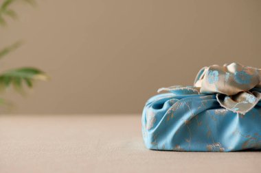 Kore bayramları ve yıldönümleri için yeniden kullanılabilir el yapımı bojagi hediye paketi.