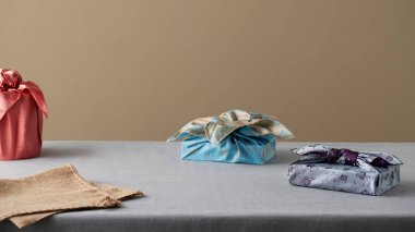 Kore bayramları ve yıldönümleri için yeniden kullanılabilir el yapımı bojagi hediye paketi.