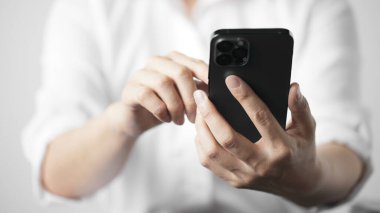 İş konsepti. Liderlik ve yenilikçi tavrı olan bir kadın liderin kendine güveni..