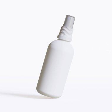 Beyaz arka planda izole edilmiş antiseptik sprey şişesi 3 boyutlu illüstrasyon